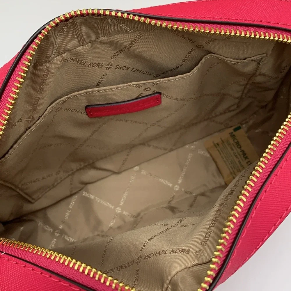 MICHAEL KORS
Jet Set Large Saffiano Leather Crossbody Bag
ELECTRIC PINK
NWT - Picture 5 of 16